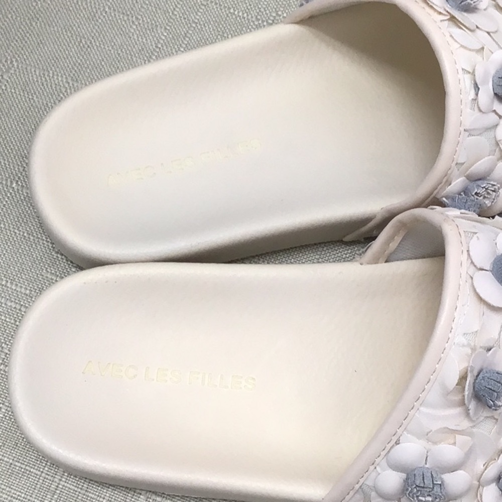 AVEC LES FILLES FLORAL SLIDES SANDAL-NEW IN BOX-VERY LIGHT CREAM COLOR - Picture 11 of 11